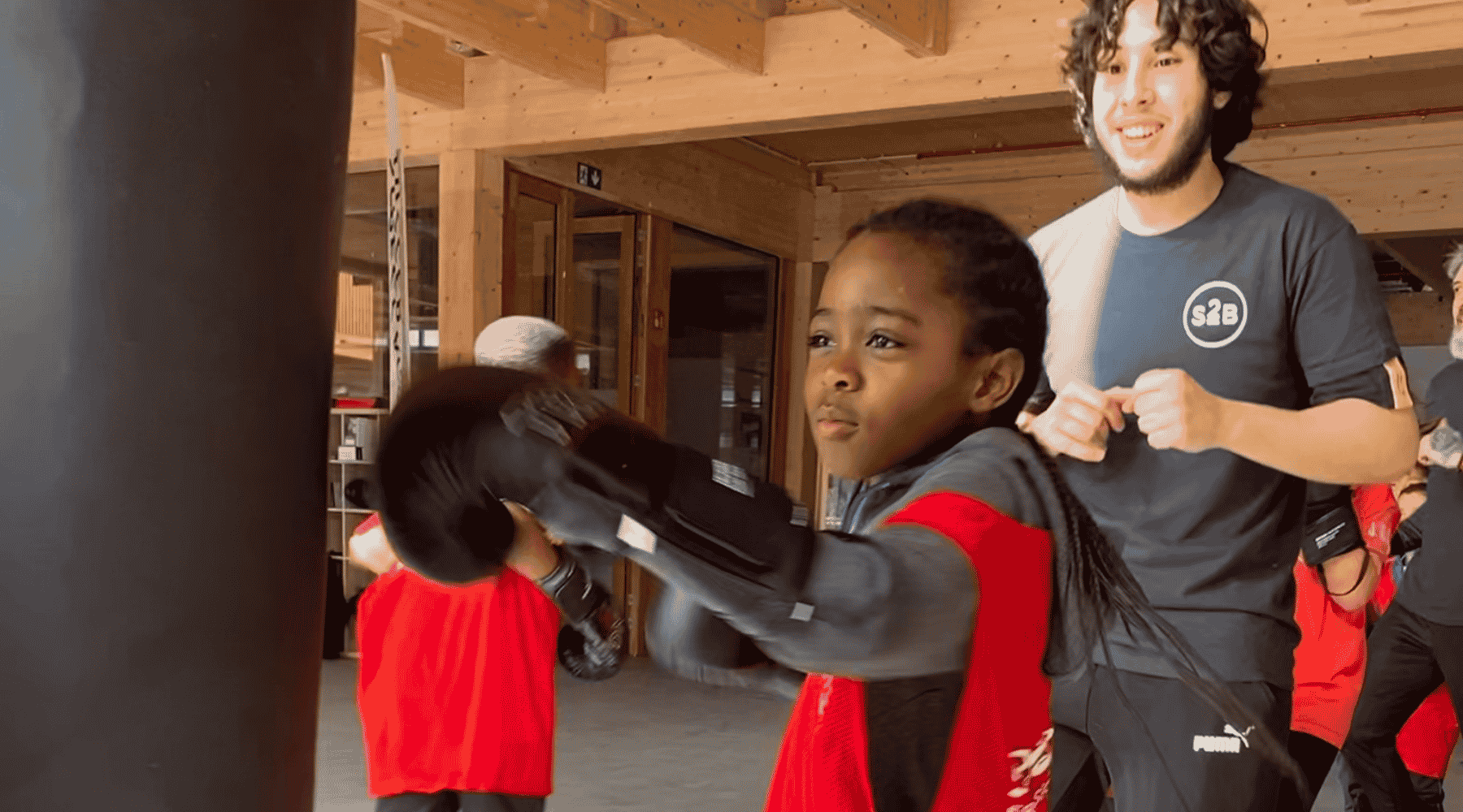 Young girl taking part in our sports activities, supervised by our coach from I Sport2Be